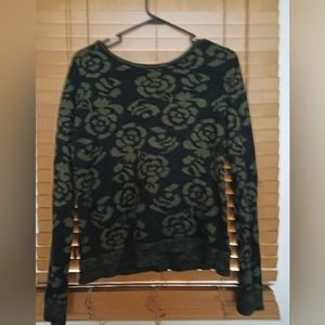 MED BLK AND GRN PATTERN SWEATER